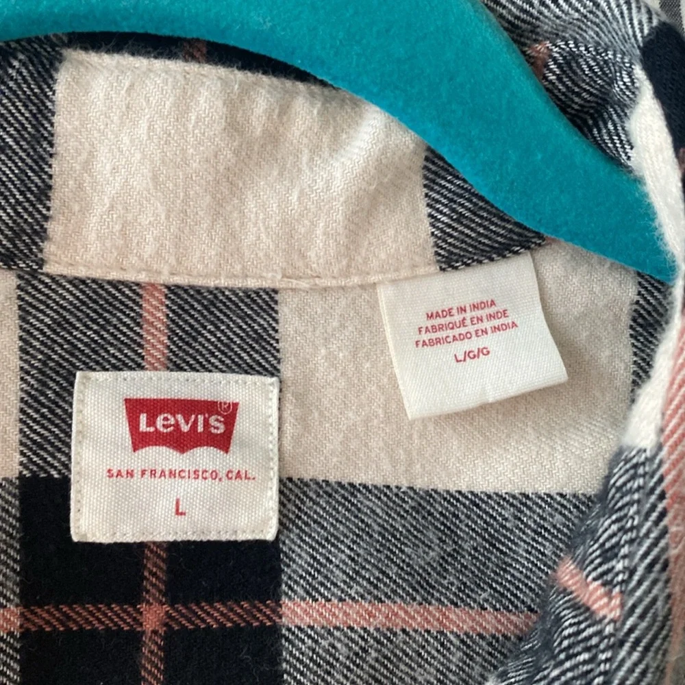 Levi’s Women’s Flannel Plaid  Shirt Size Large - Picture 3 of 8
